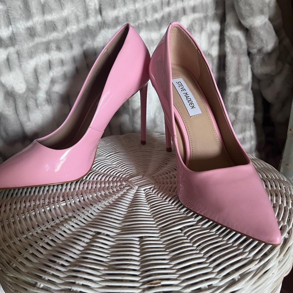 Steve Madden Size 8.5 US Vala Pump in Pink Faux Patent